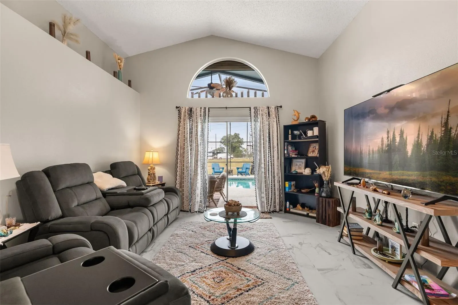551 MAJESTY DR