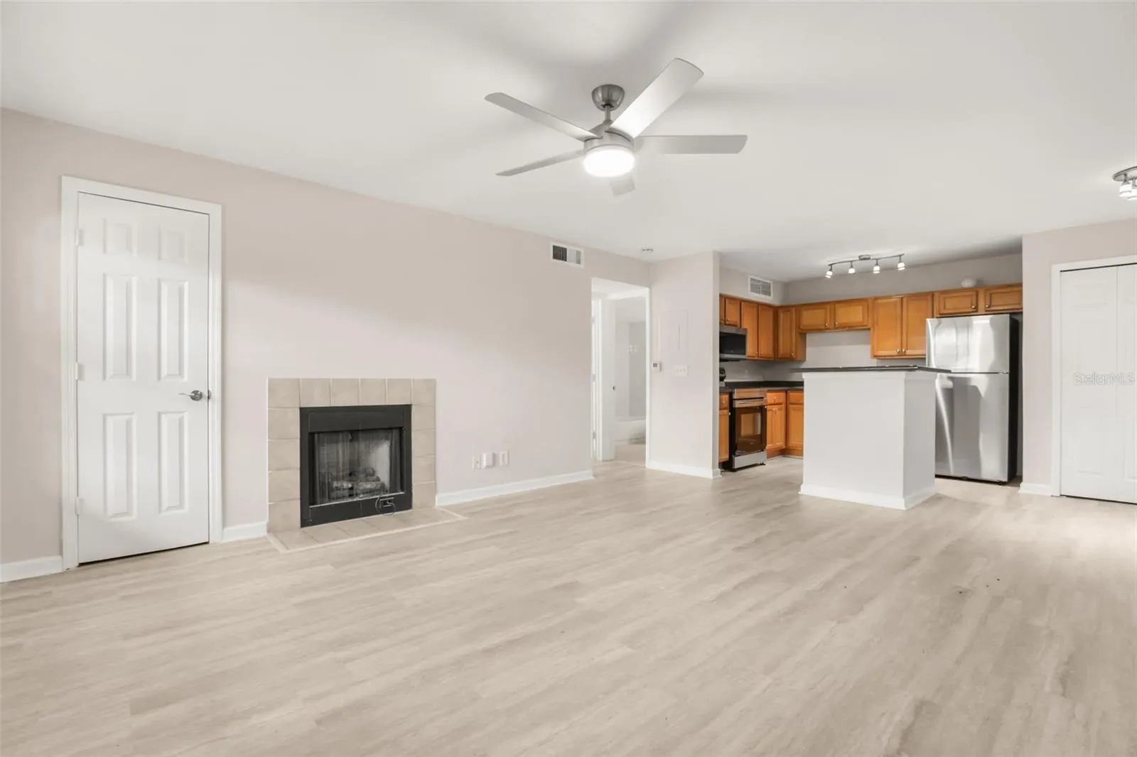 375 LAKE ONTARIO CT #203 #203