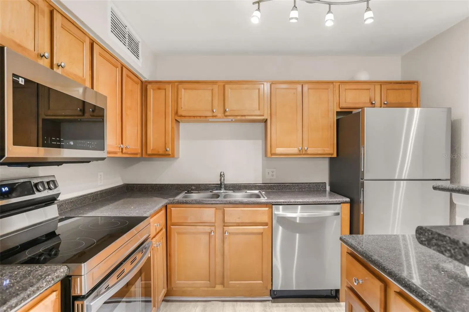 375 LAKE ONTARIO CT #203 #203