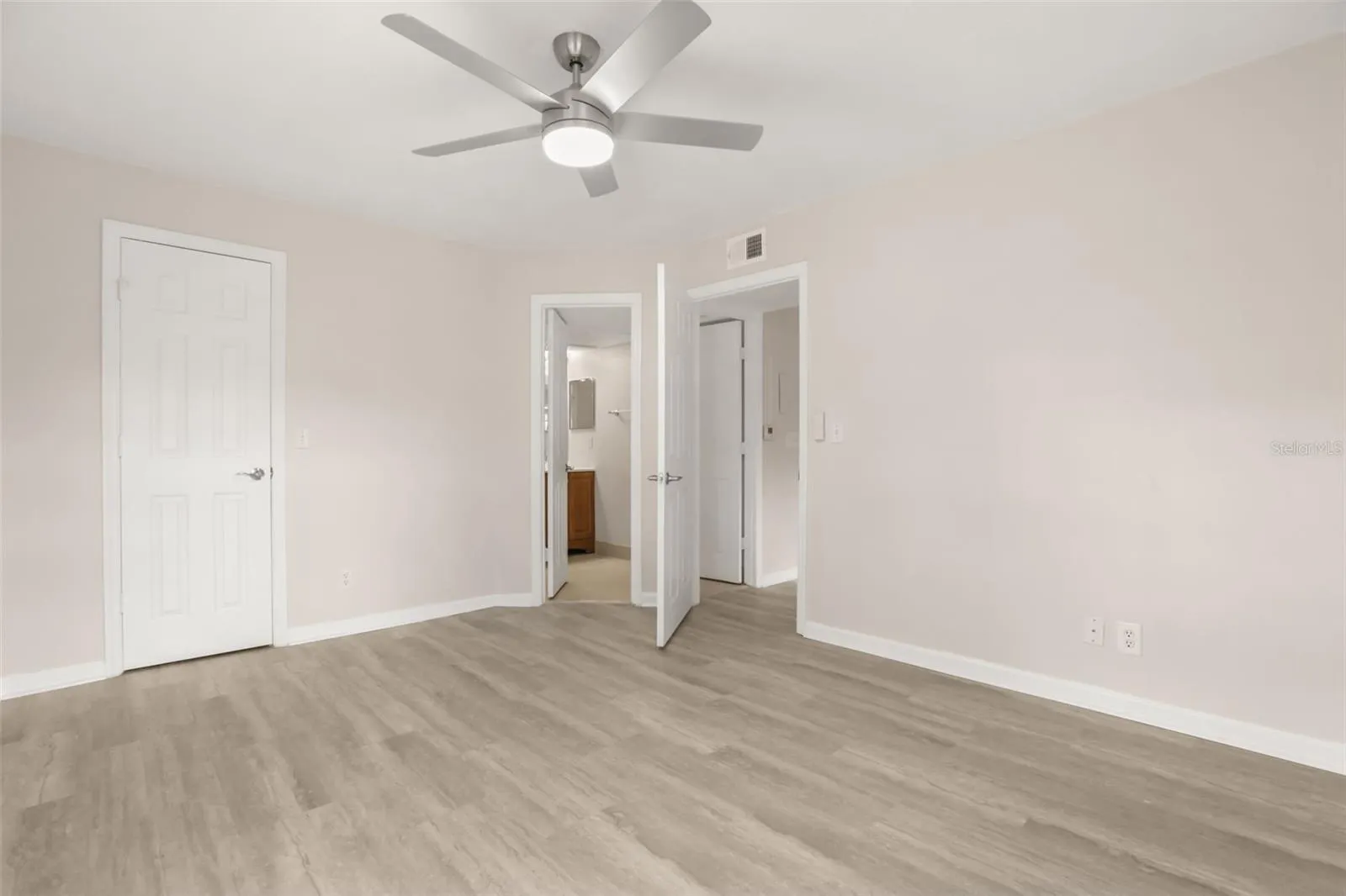 375 LAKE ONTARIO CT #203 #203