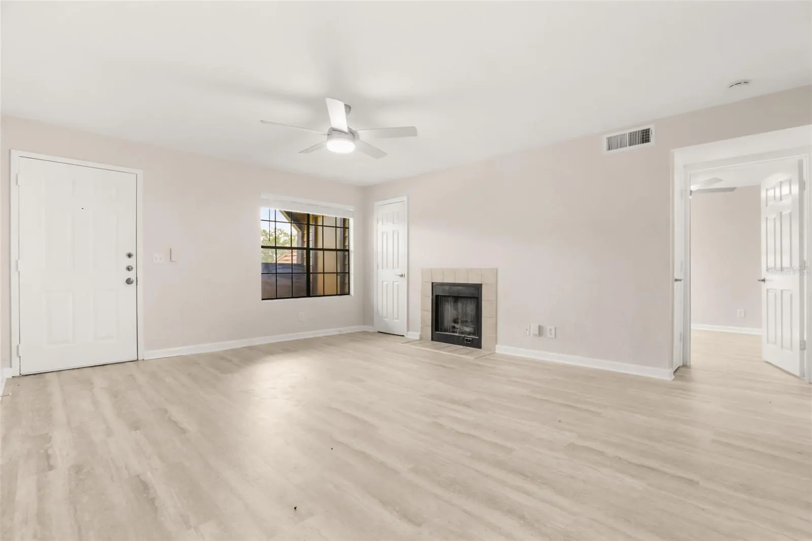 375 LAKE ONTARIO CT #203 #203