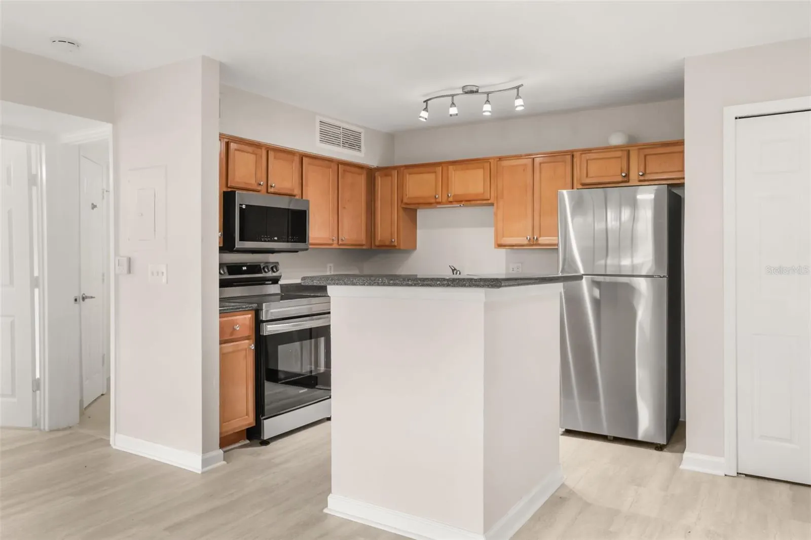 375 LAKE ONTARIO CT #203 #203