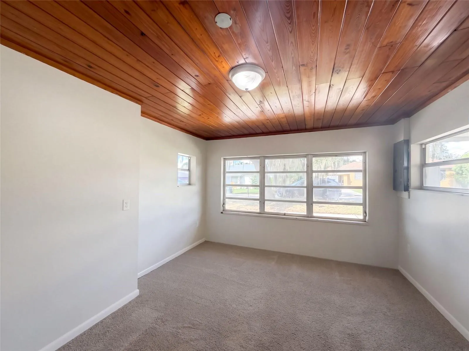 316 E WALNUT ST