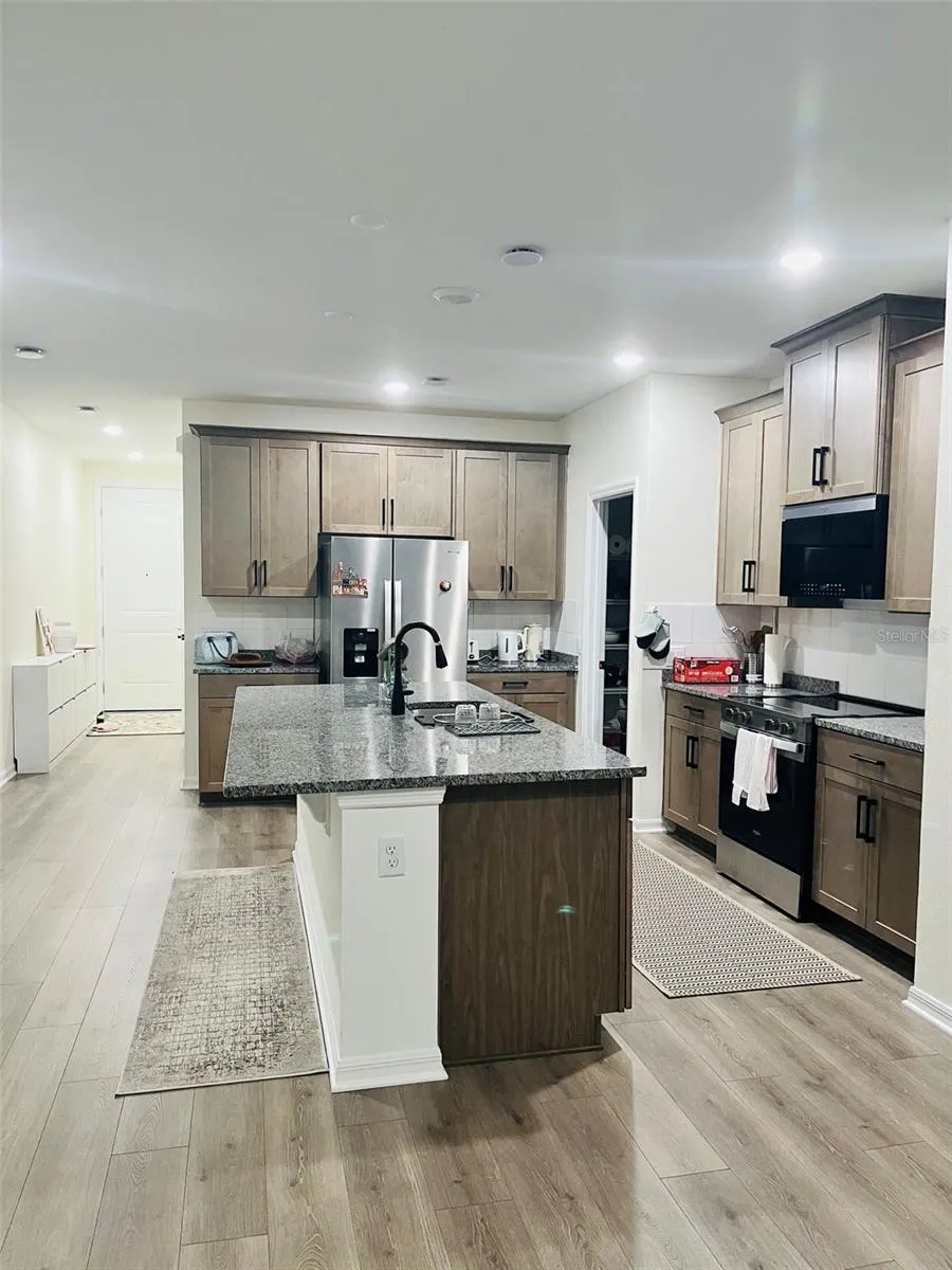 1681 GREENLEAF WOODS CV