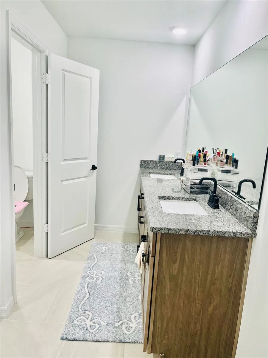 1681 GREENLEAF WOODS CV