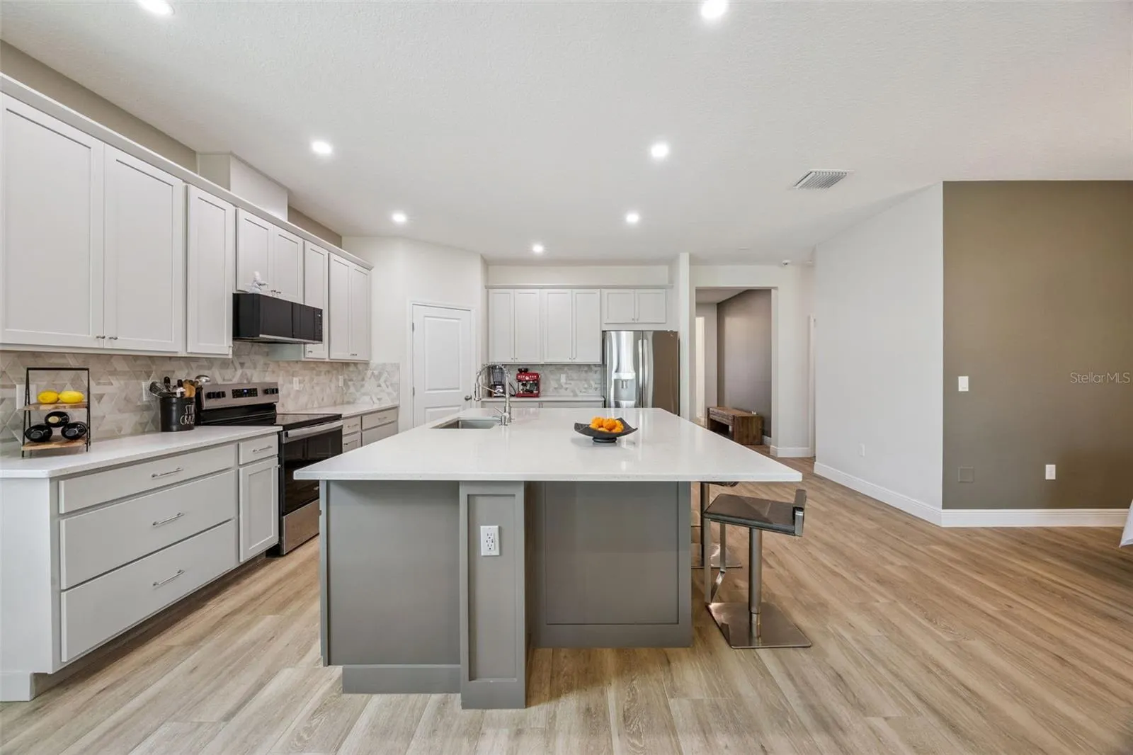 2101 AXEL ST