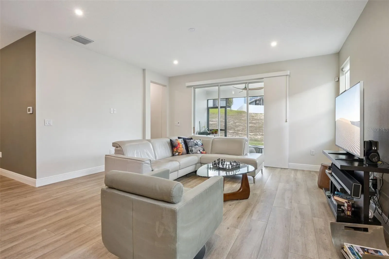 2101 AXEL ST