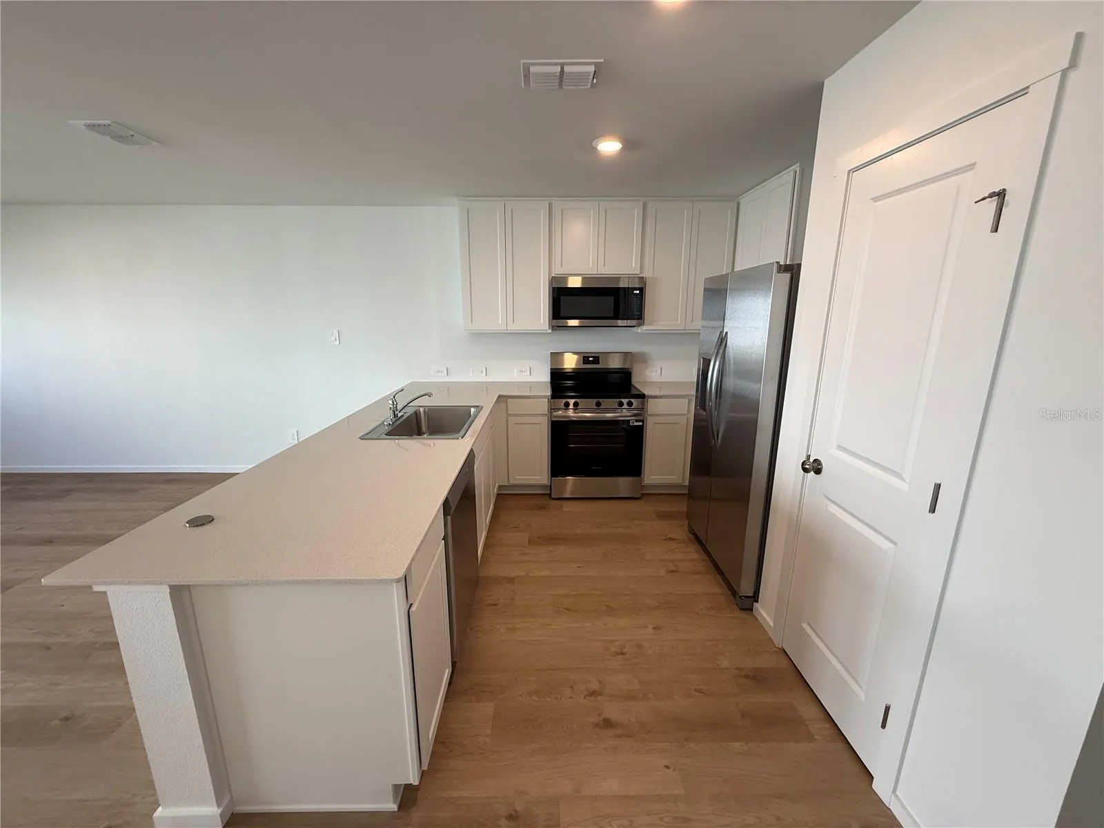 1060 TWINS ST