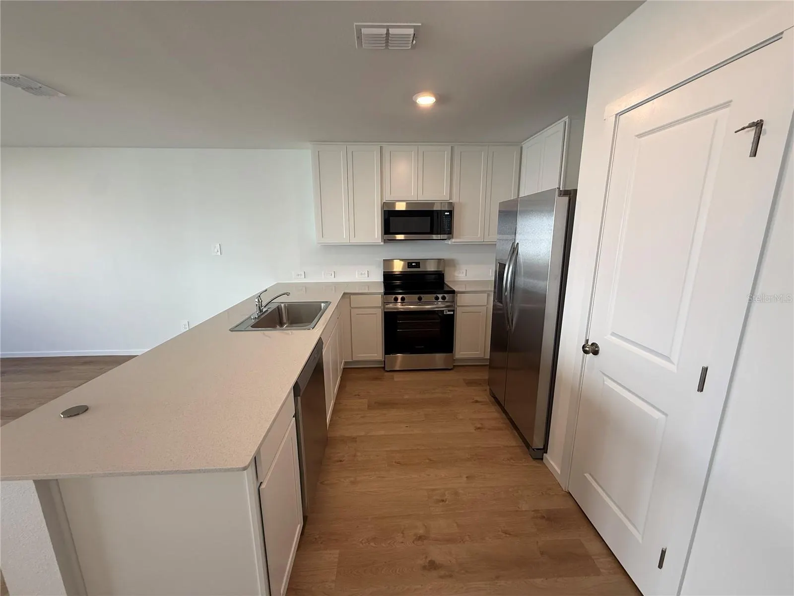 1060 TWINS ST