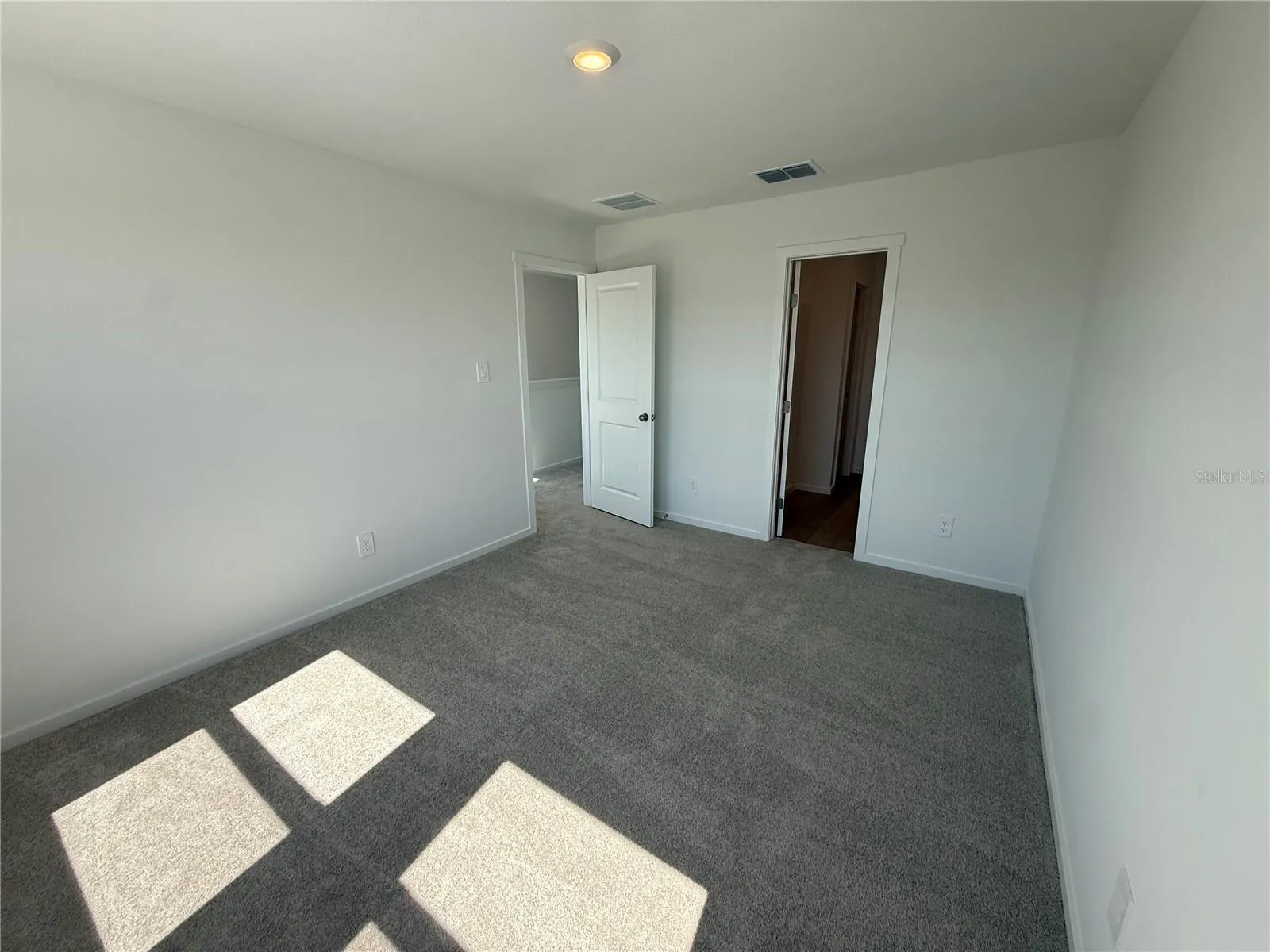 1060 TWINS ST