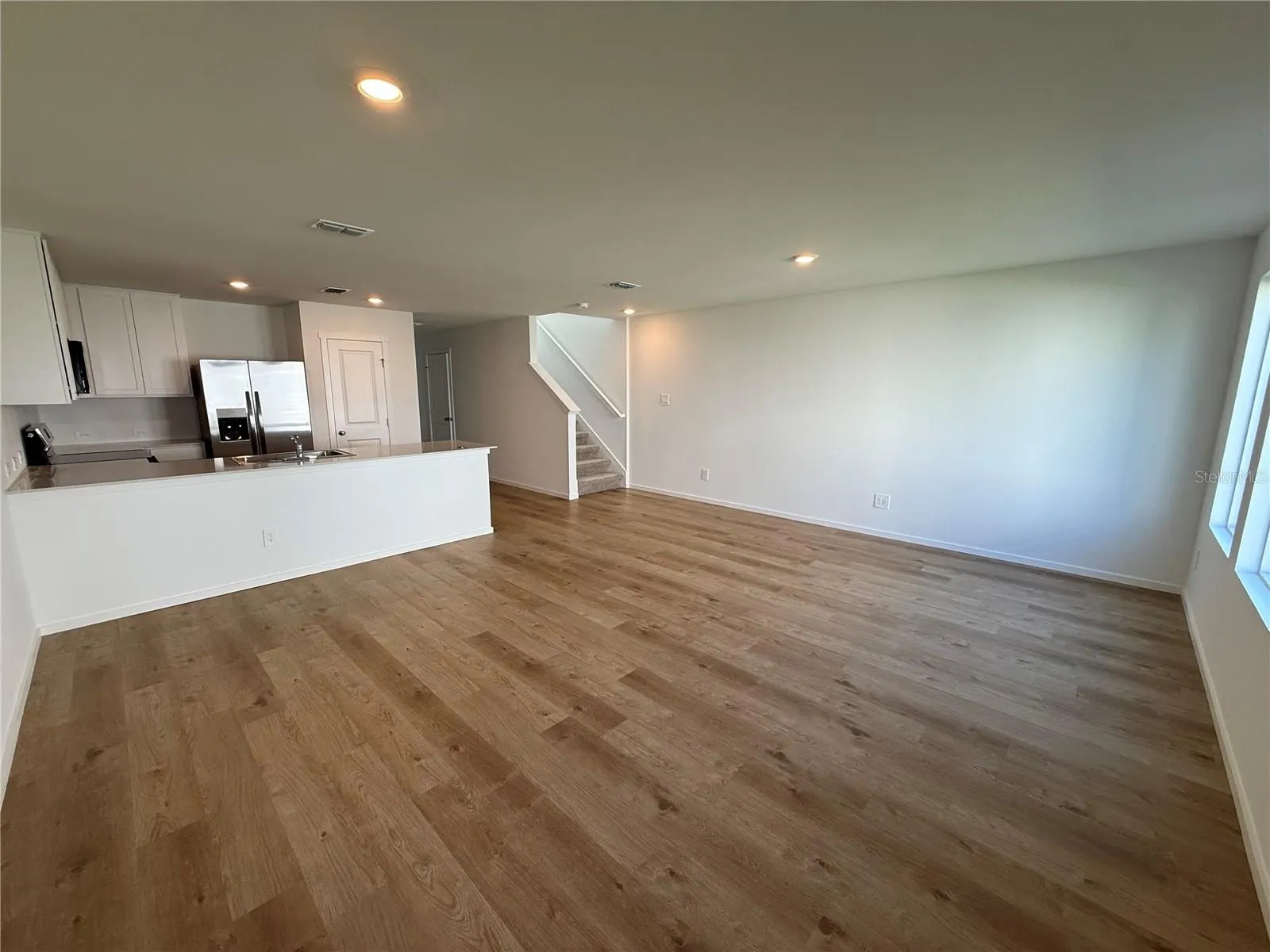 1060 TWINS ST