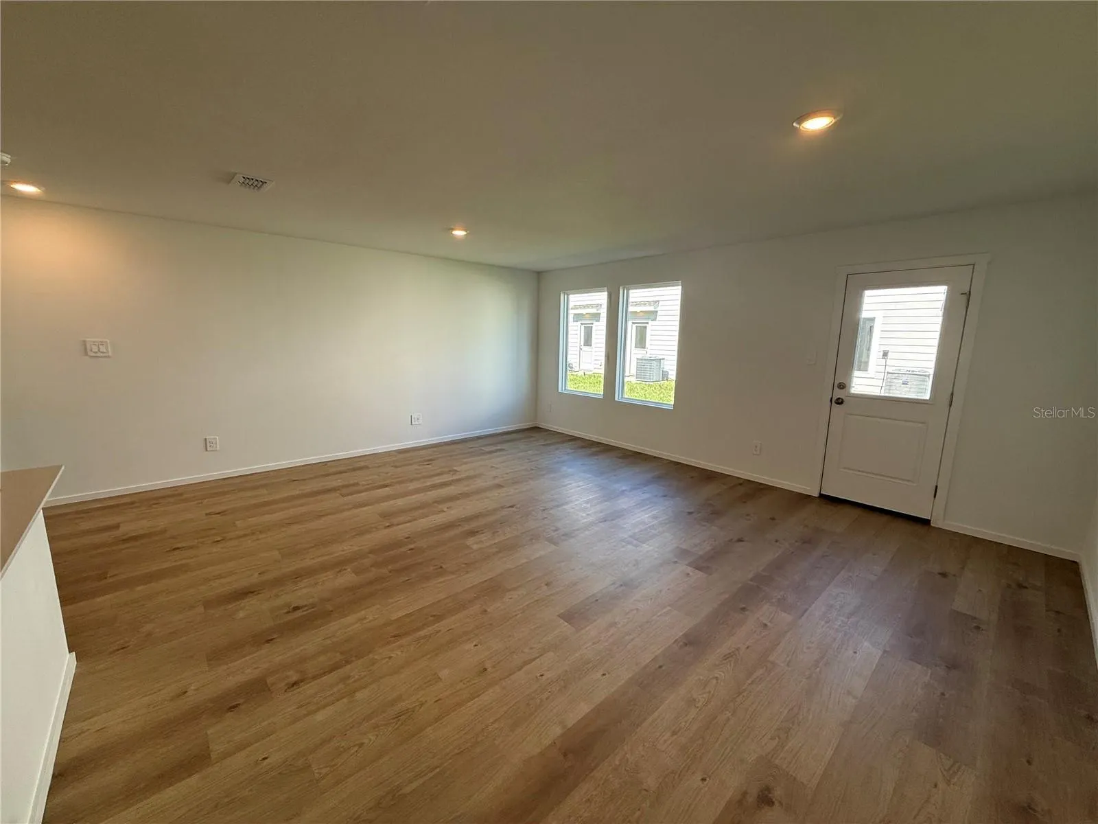 1060 TWINS ST