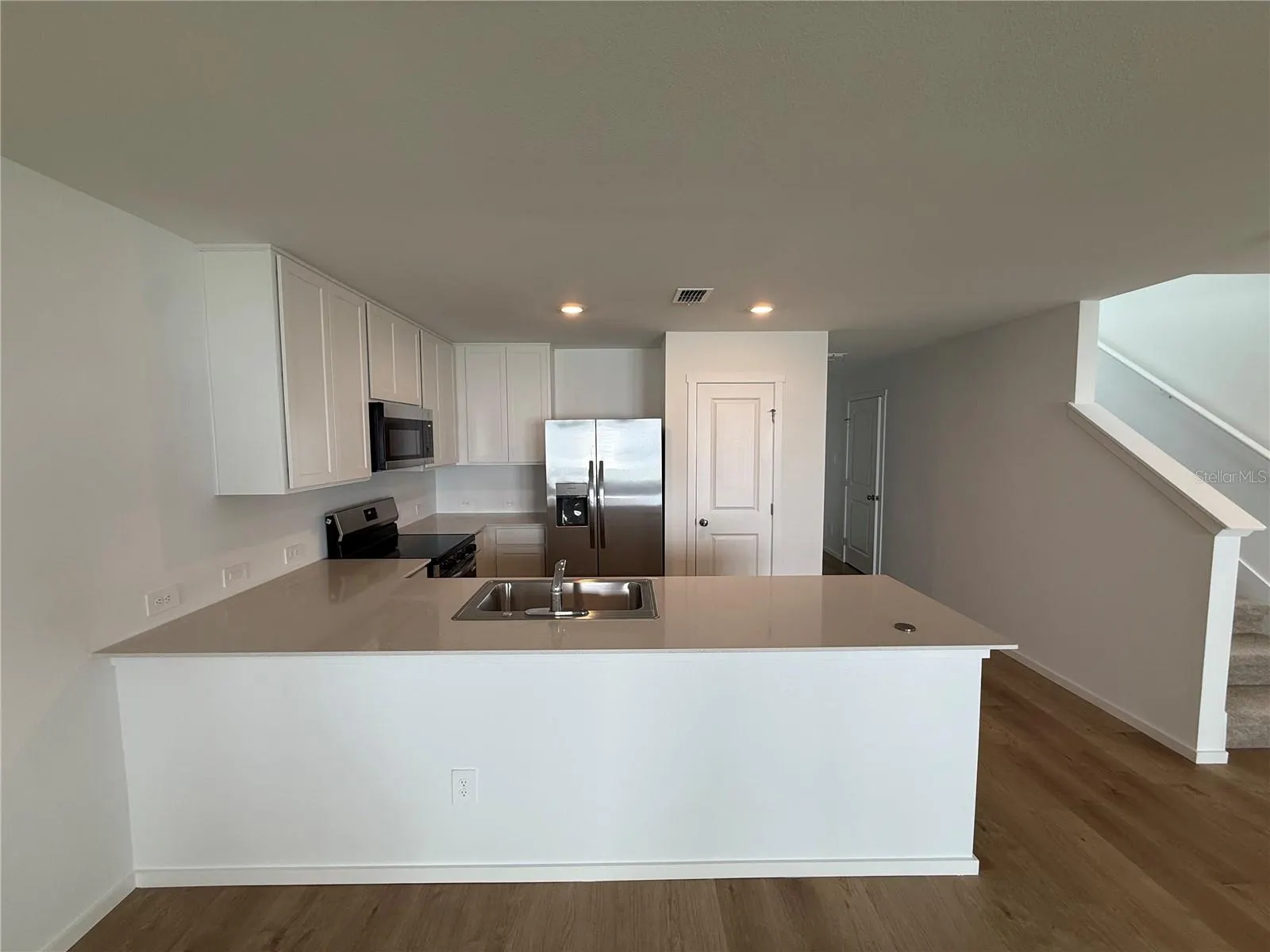 1060 TWINS ST