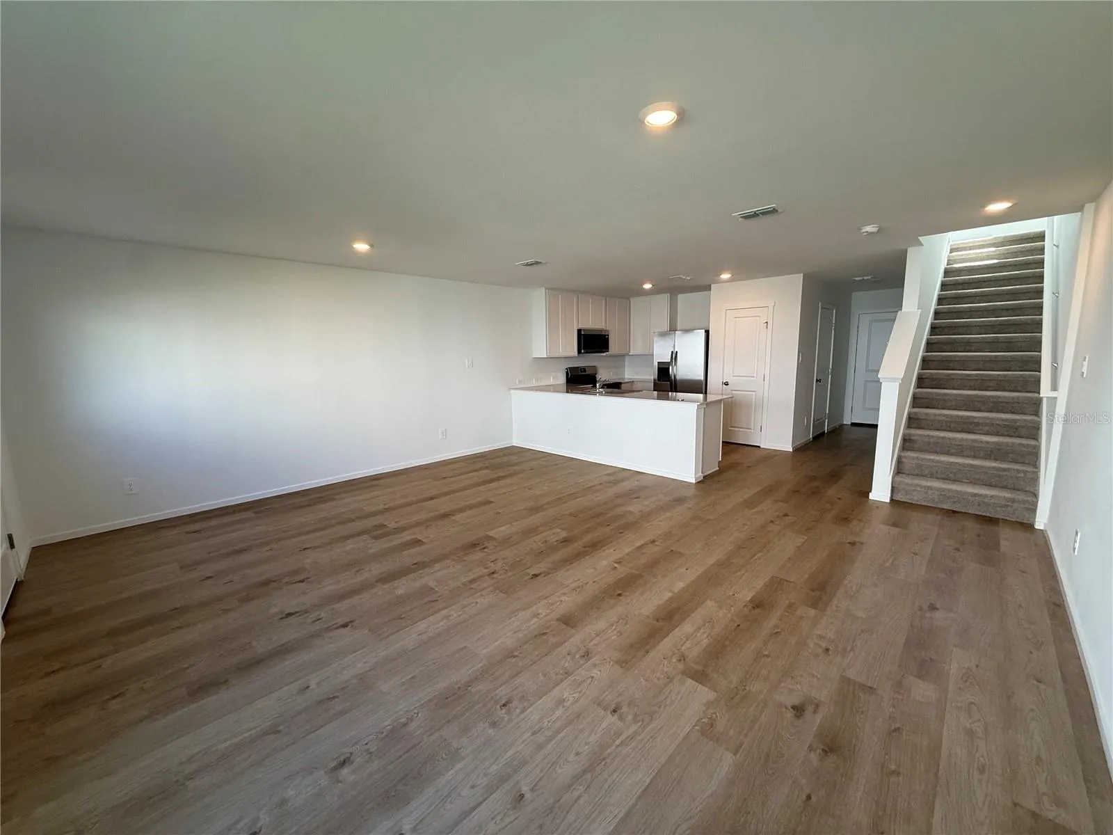 1060 TWINS ST