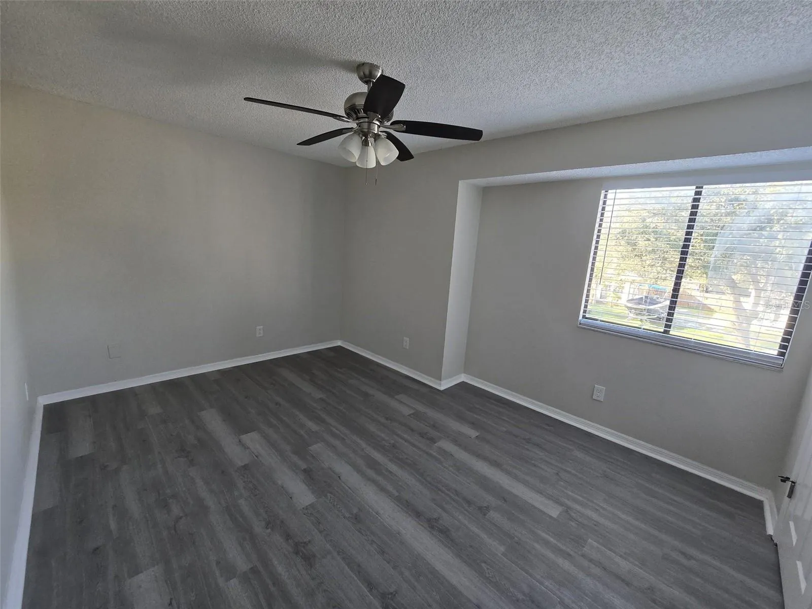 541 EMBERWOOD DR