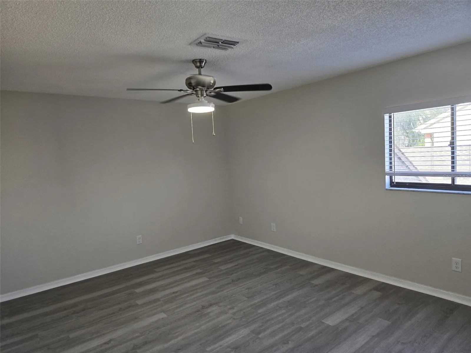 541 EMBERWOOD DR