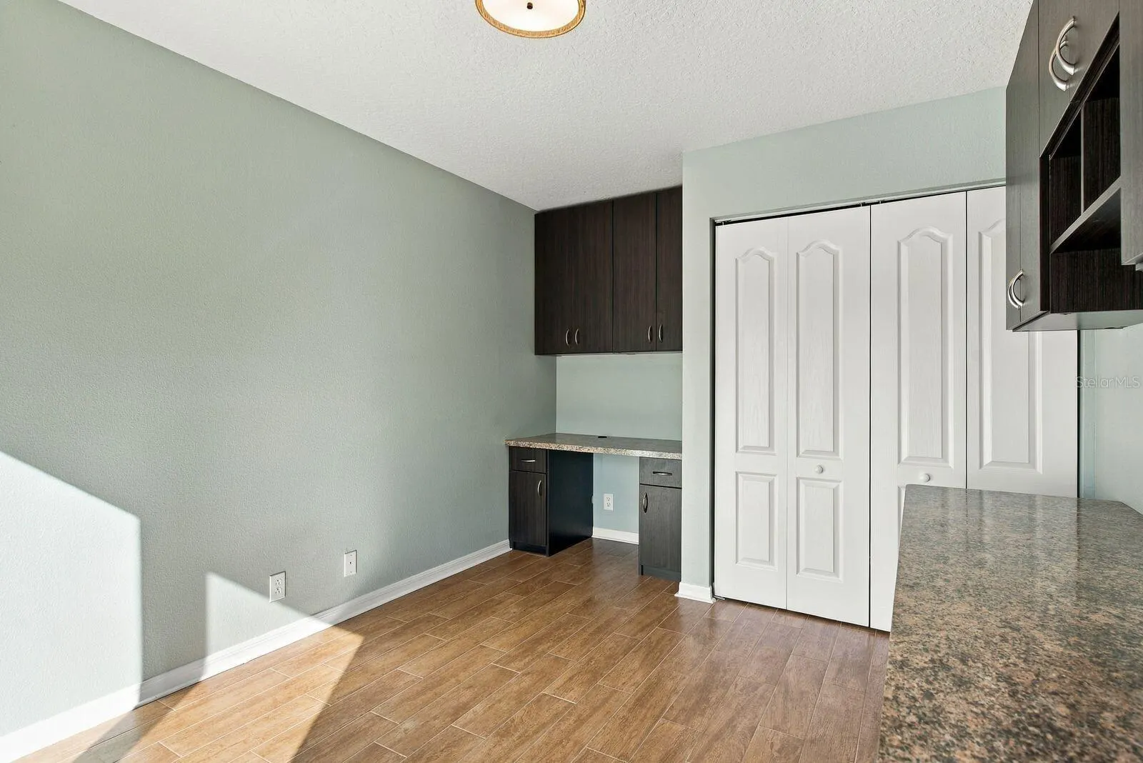 1261 SALT LAKE DR