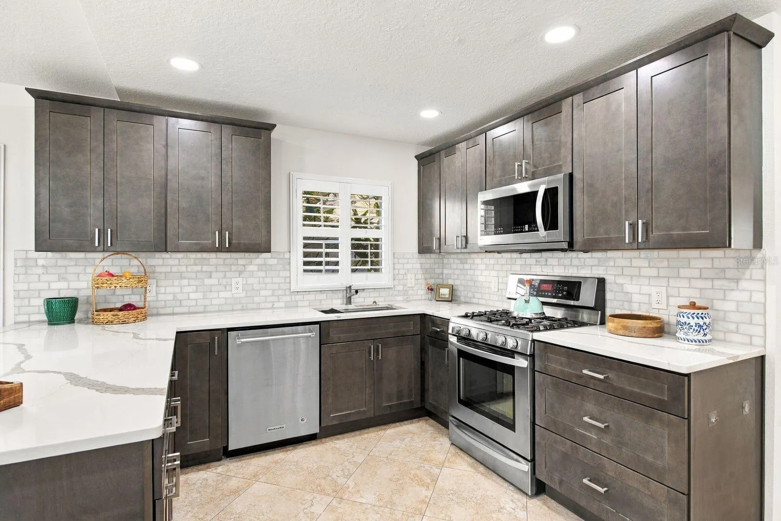 1261 SALT LAKE DR