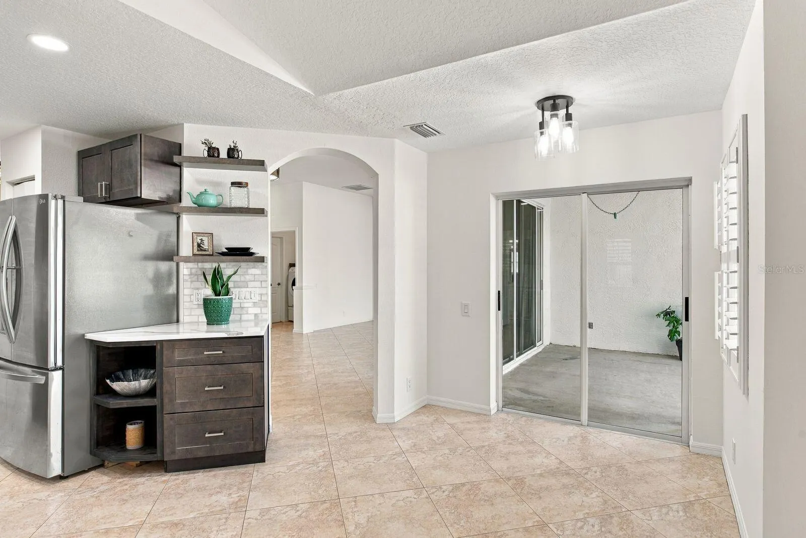 1261 SALT LAKE DR