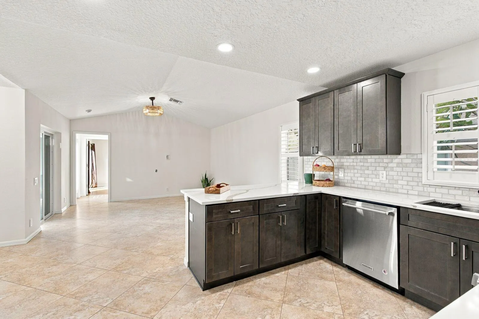 1261 SALT LAKE DR