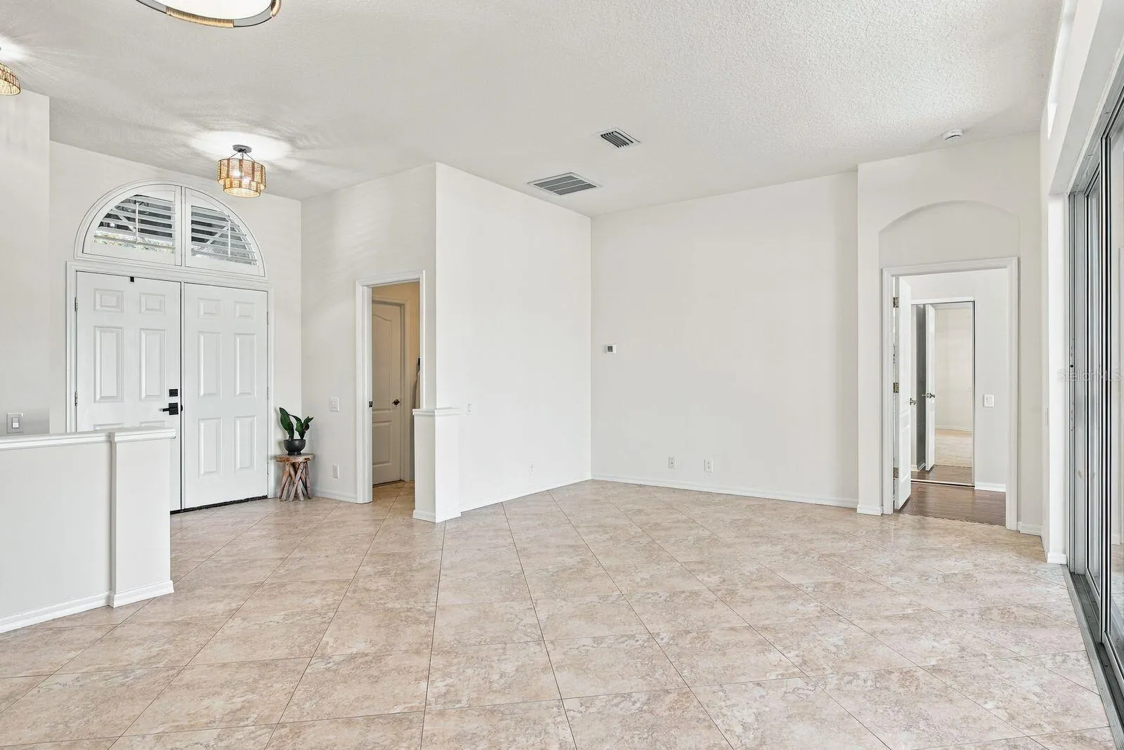 1261 SALT LAKE DR