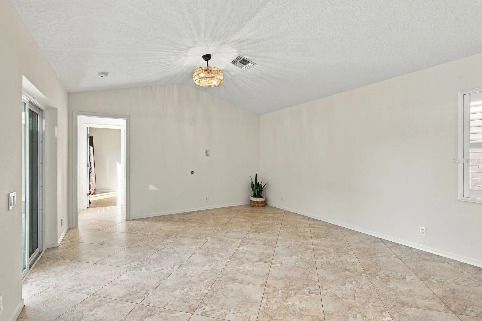 1261 SALT LAKE DR