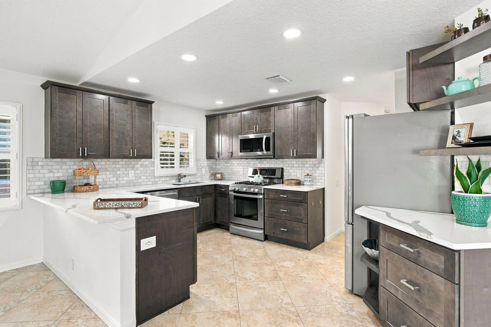 1261 SALT LAKE DR