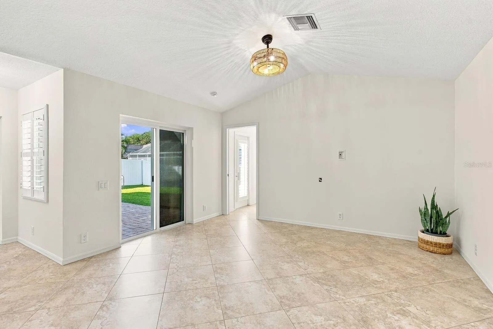 1261 SALT LAKE DR