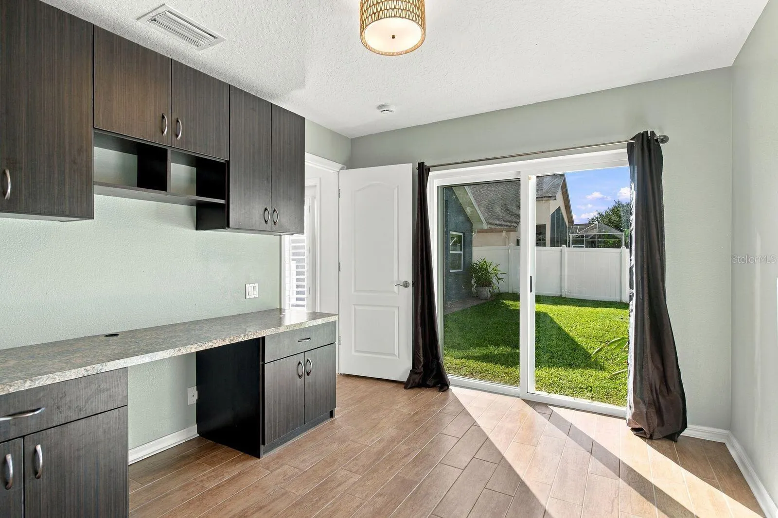 1261 SALT LAKE DR