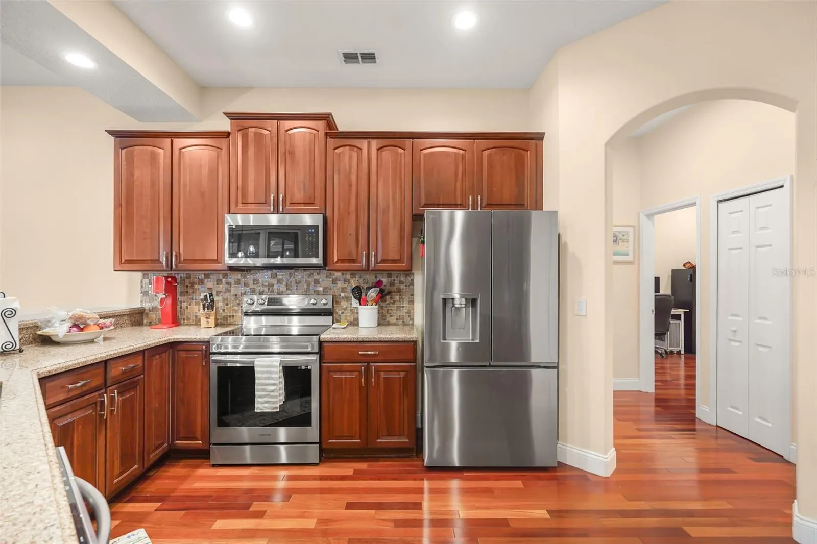 9836 MARSH POINTE DR
