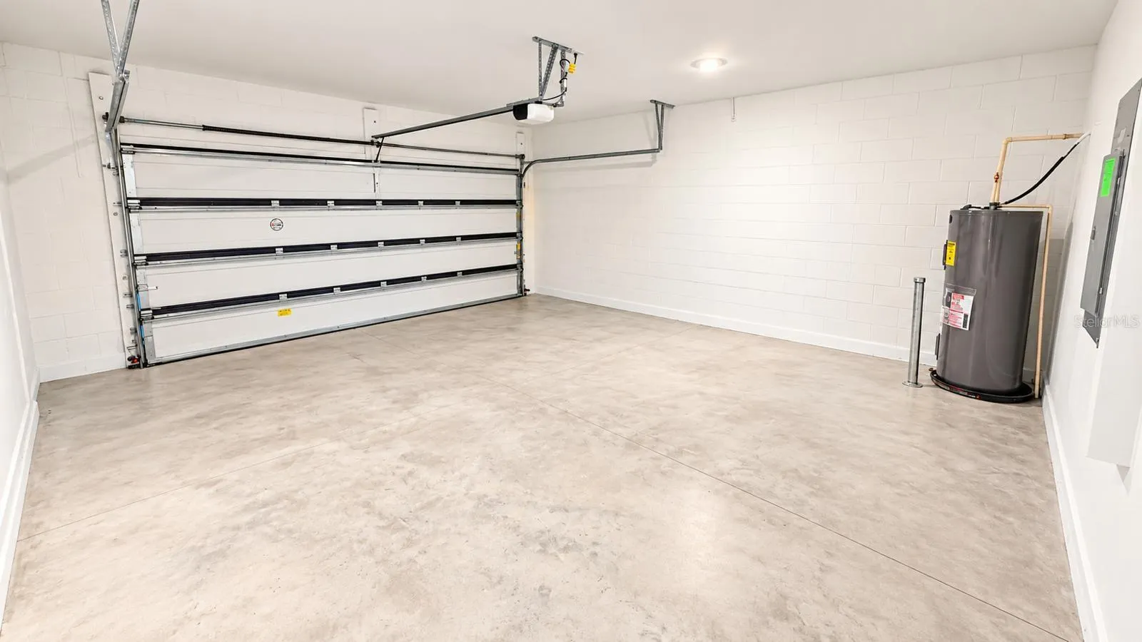 1589 LOXLEY TRL