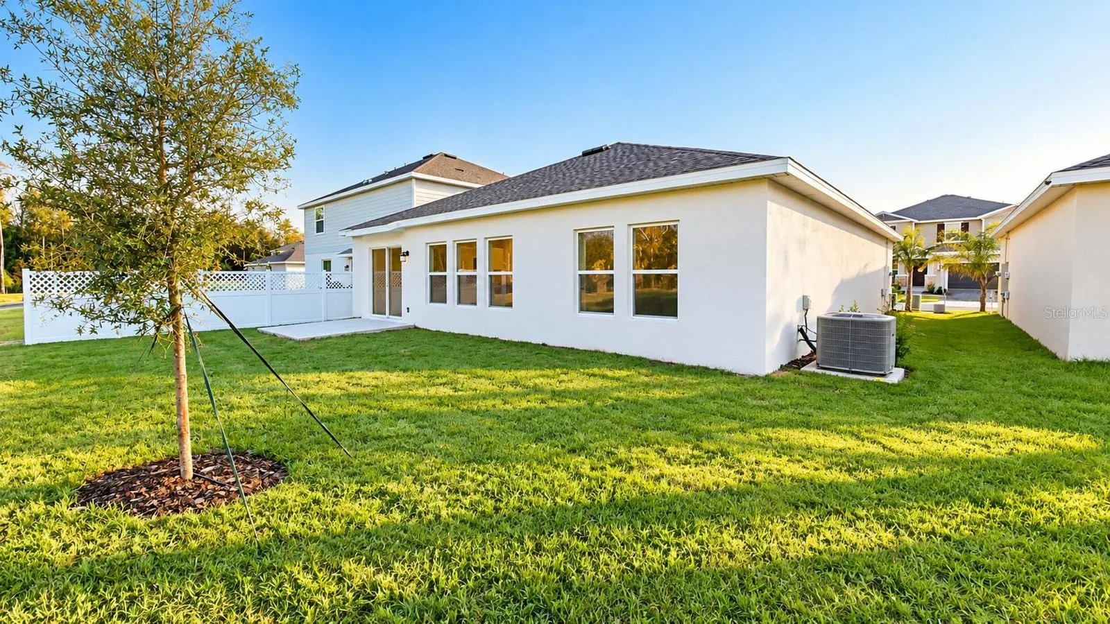 1589 LOXLEY TRL
