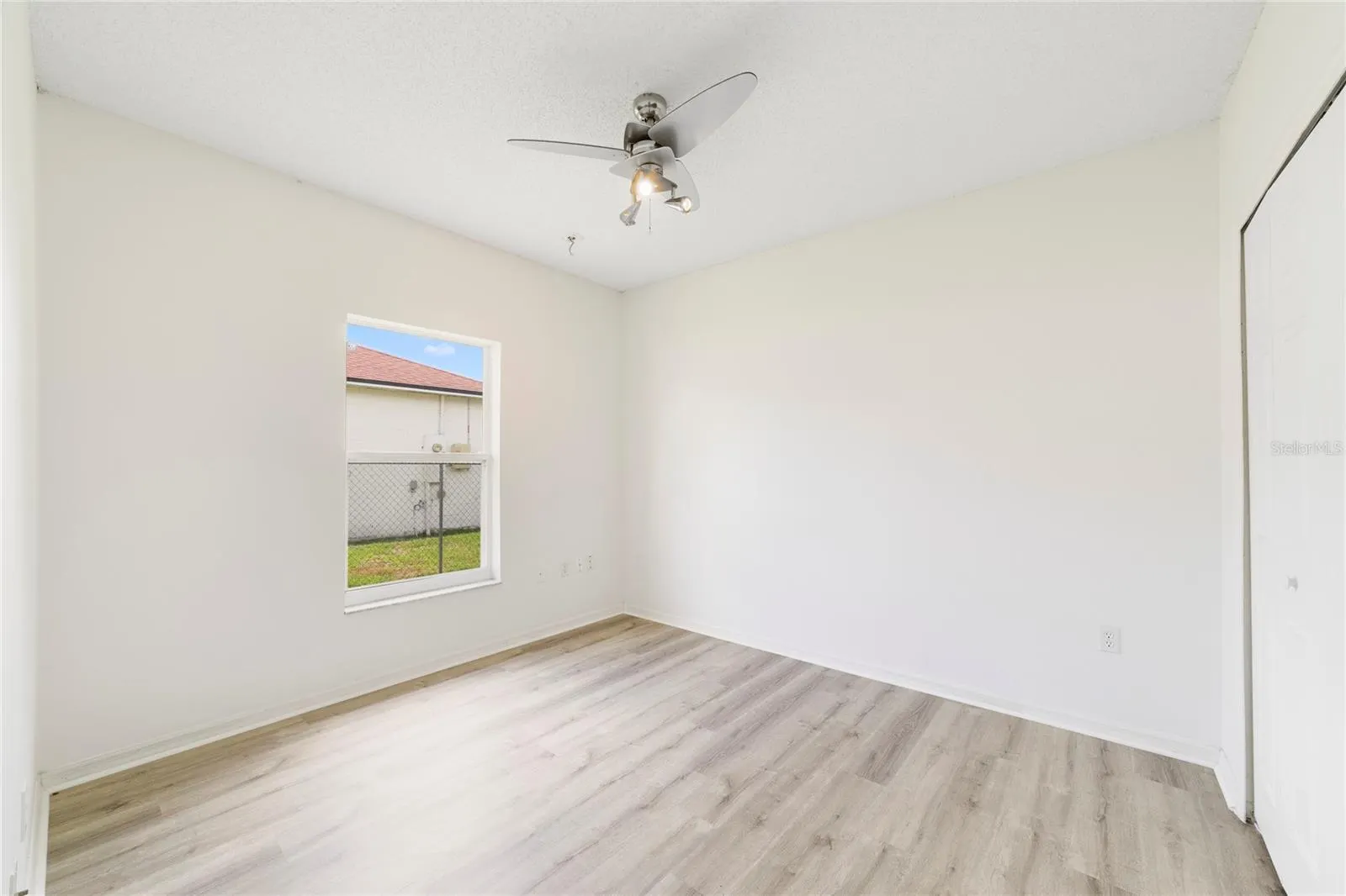 566 HUMMINGBIRD CT