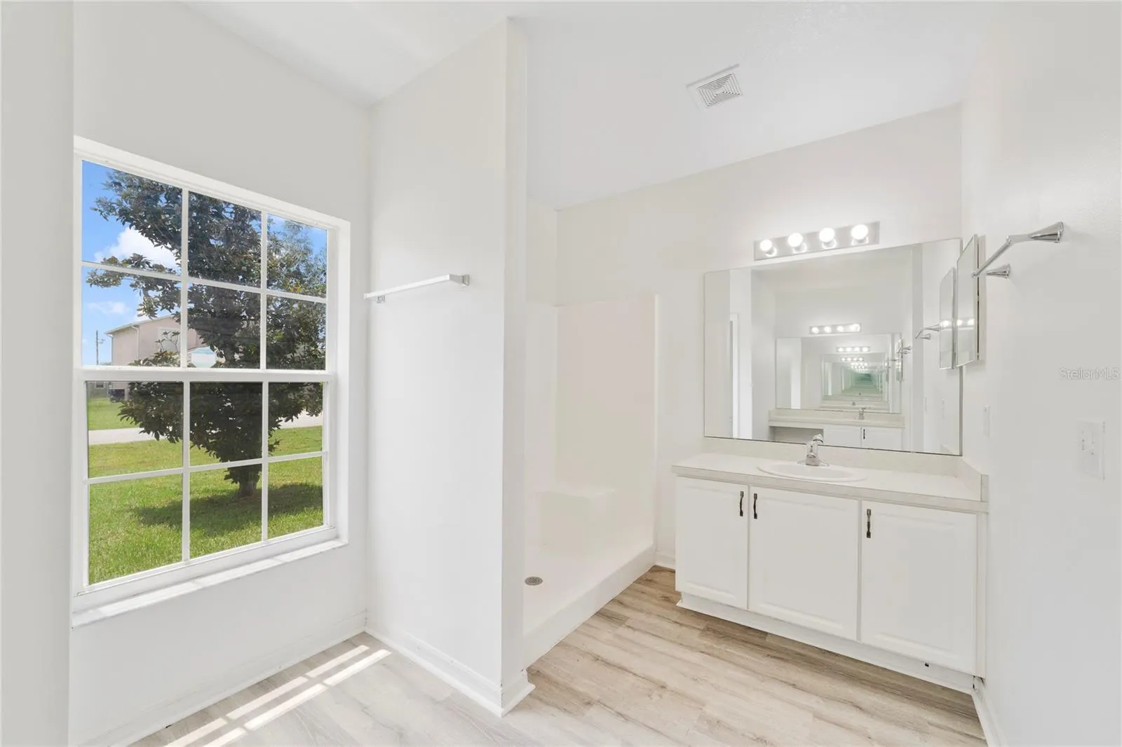 566 HUMMINGBIRD CT