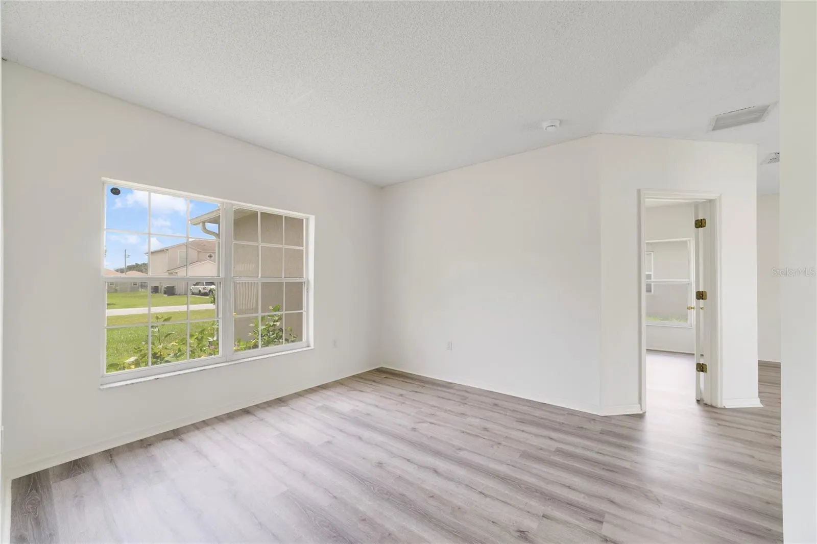566 HUMMINGBIRD CT
