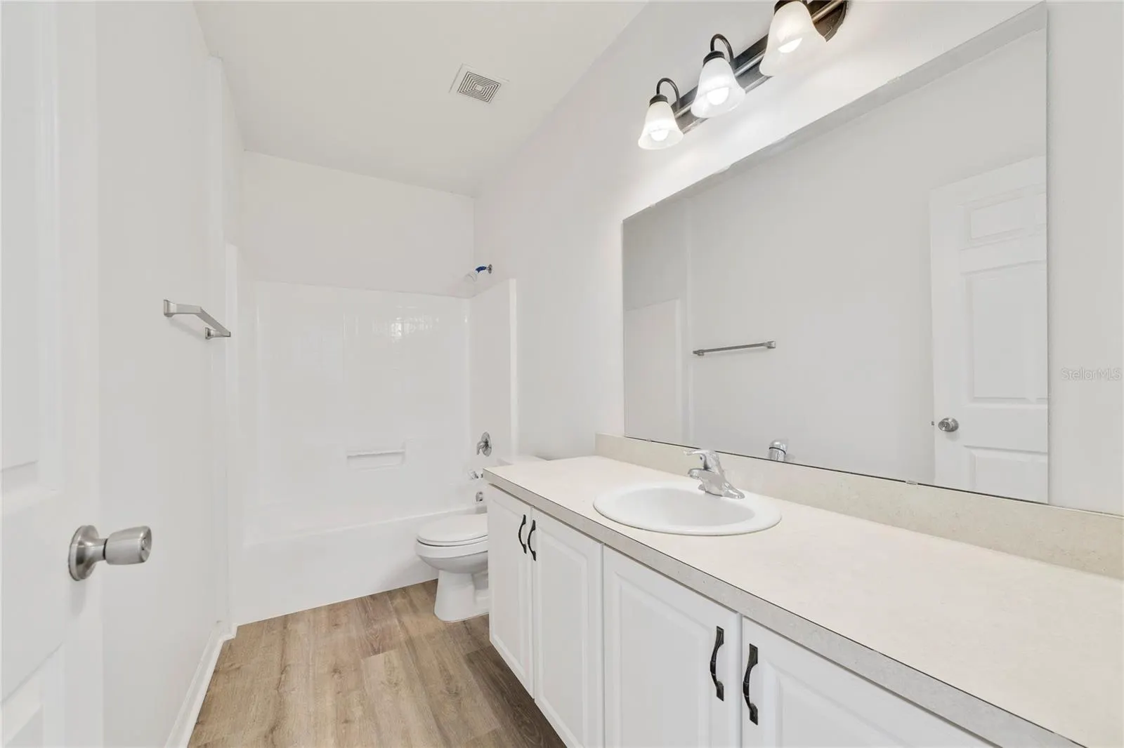 566 HUMMINGBIRD CT