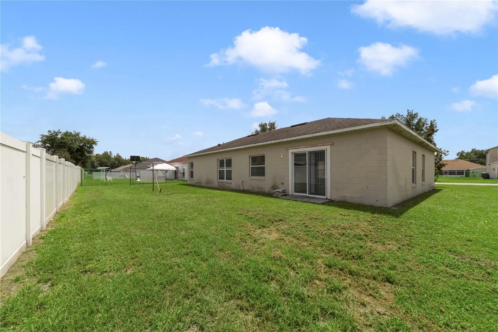 566 HUMMINGBIRD CT