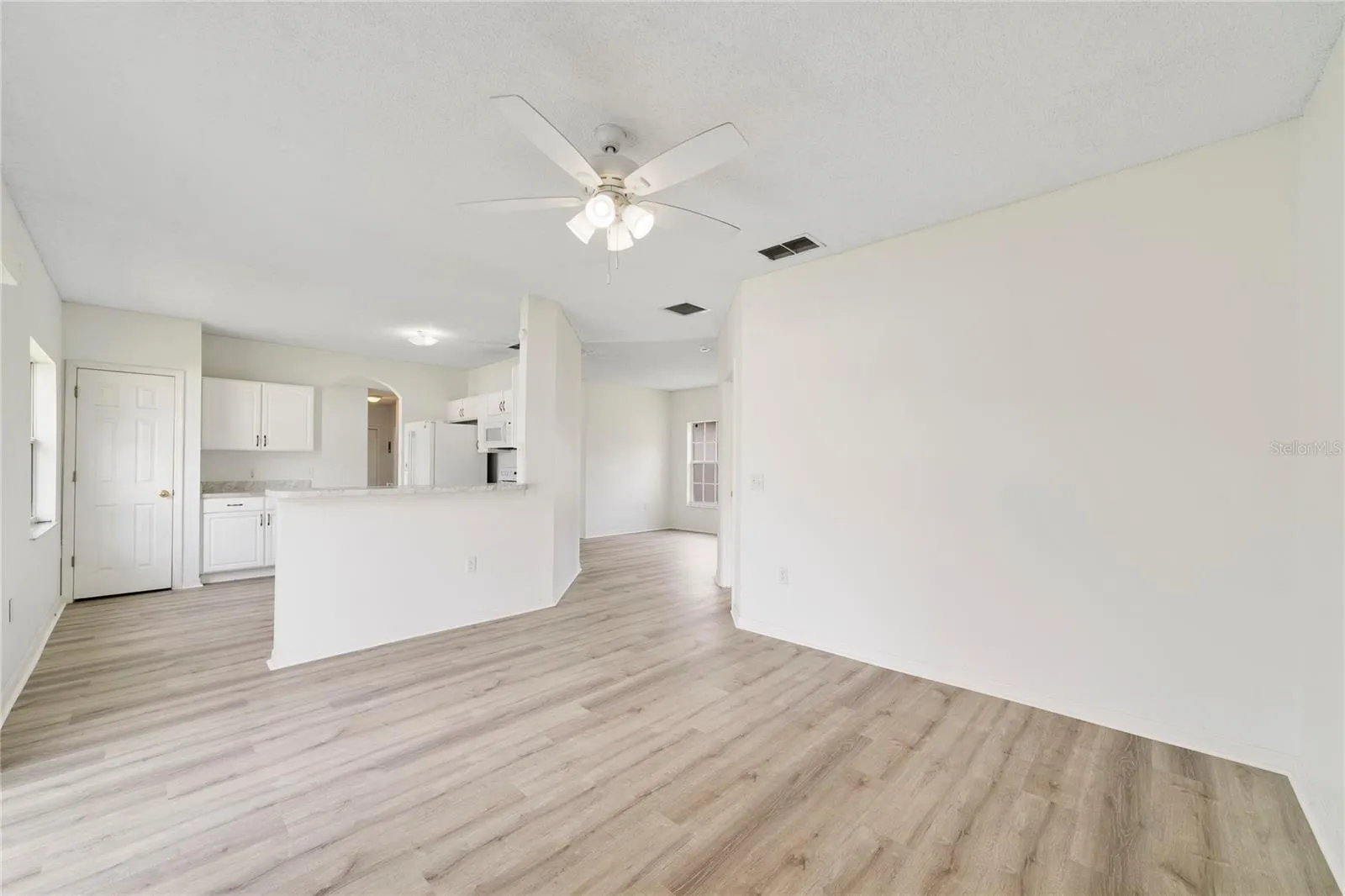 566 HUMMINGBIRD CT