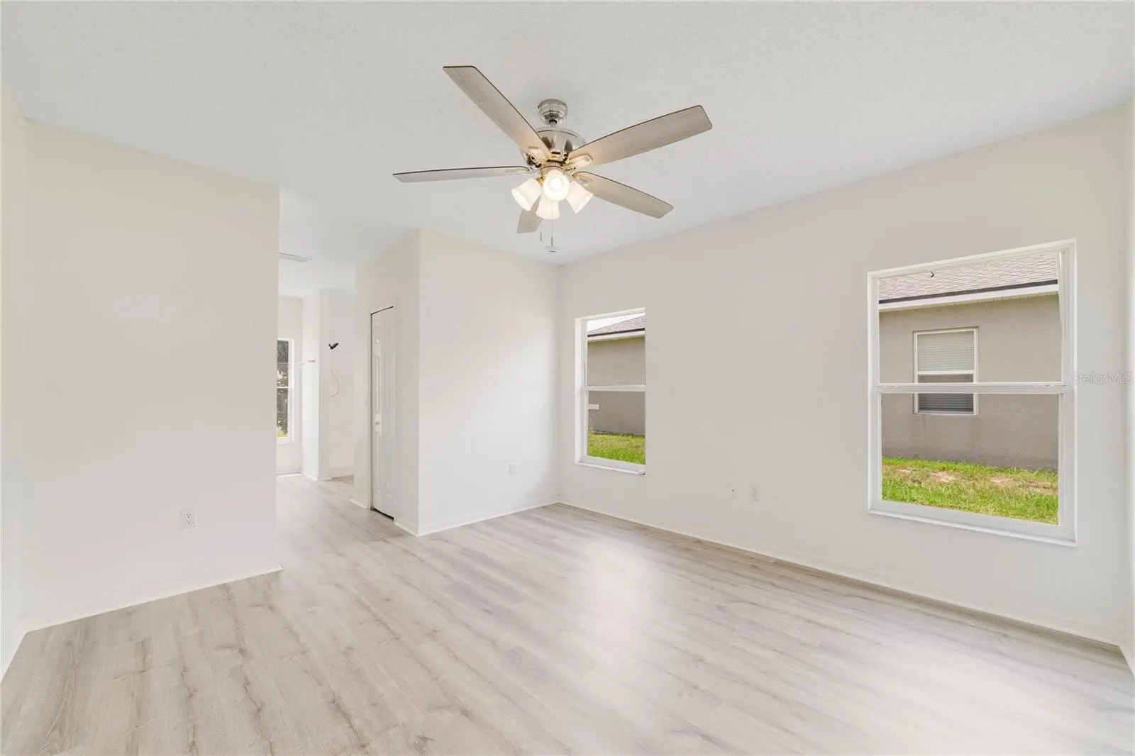566 HUMMINGBIRD CT