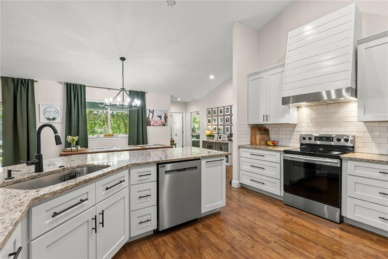 218 WHITCOMB DR