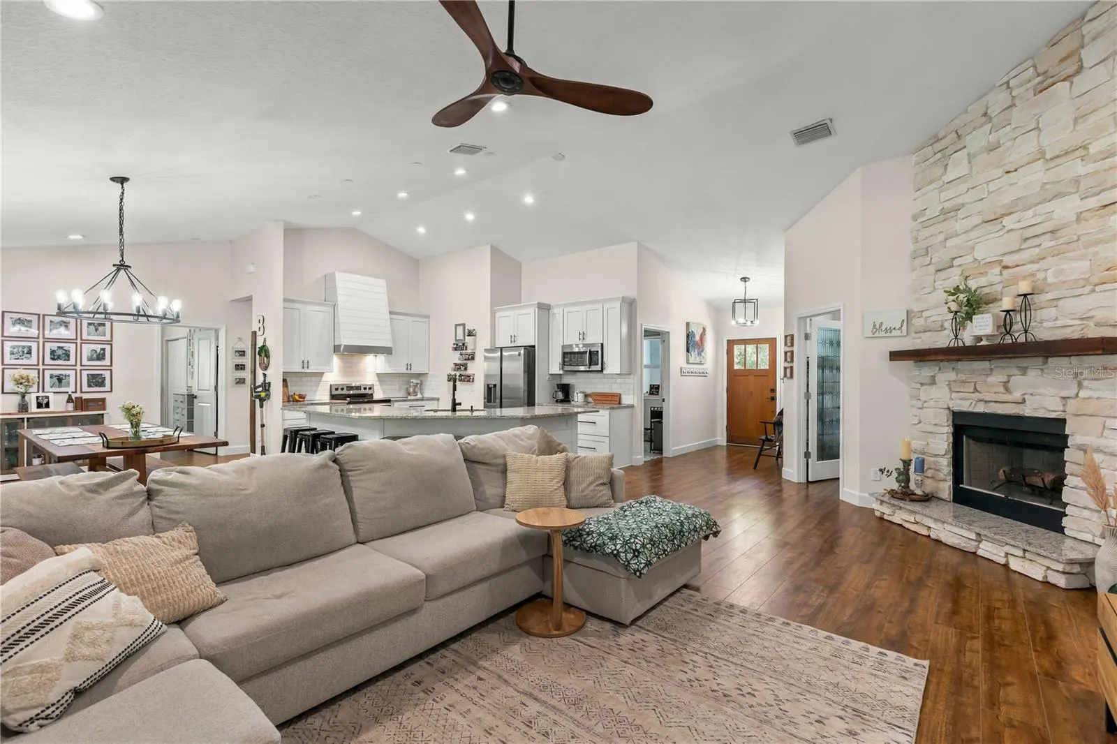 218 WHITCOMB DR