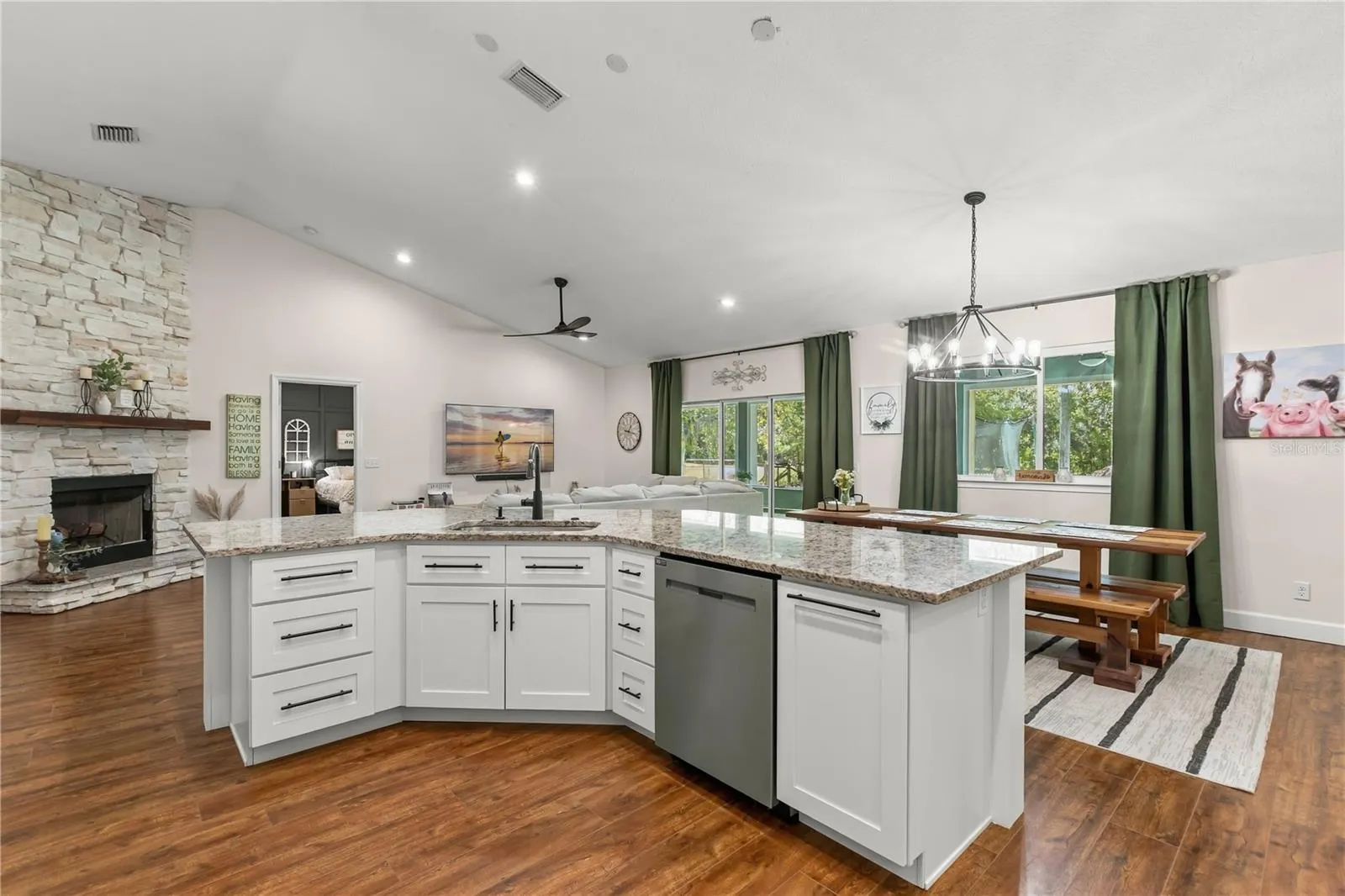 218 WHITCOMB DR