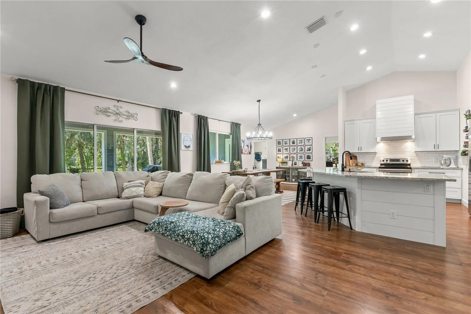 218 WHITCOMB DR