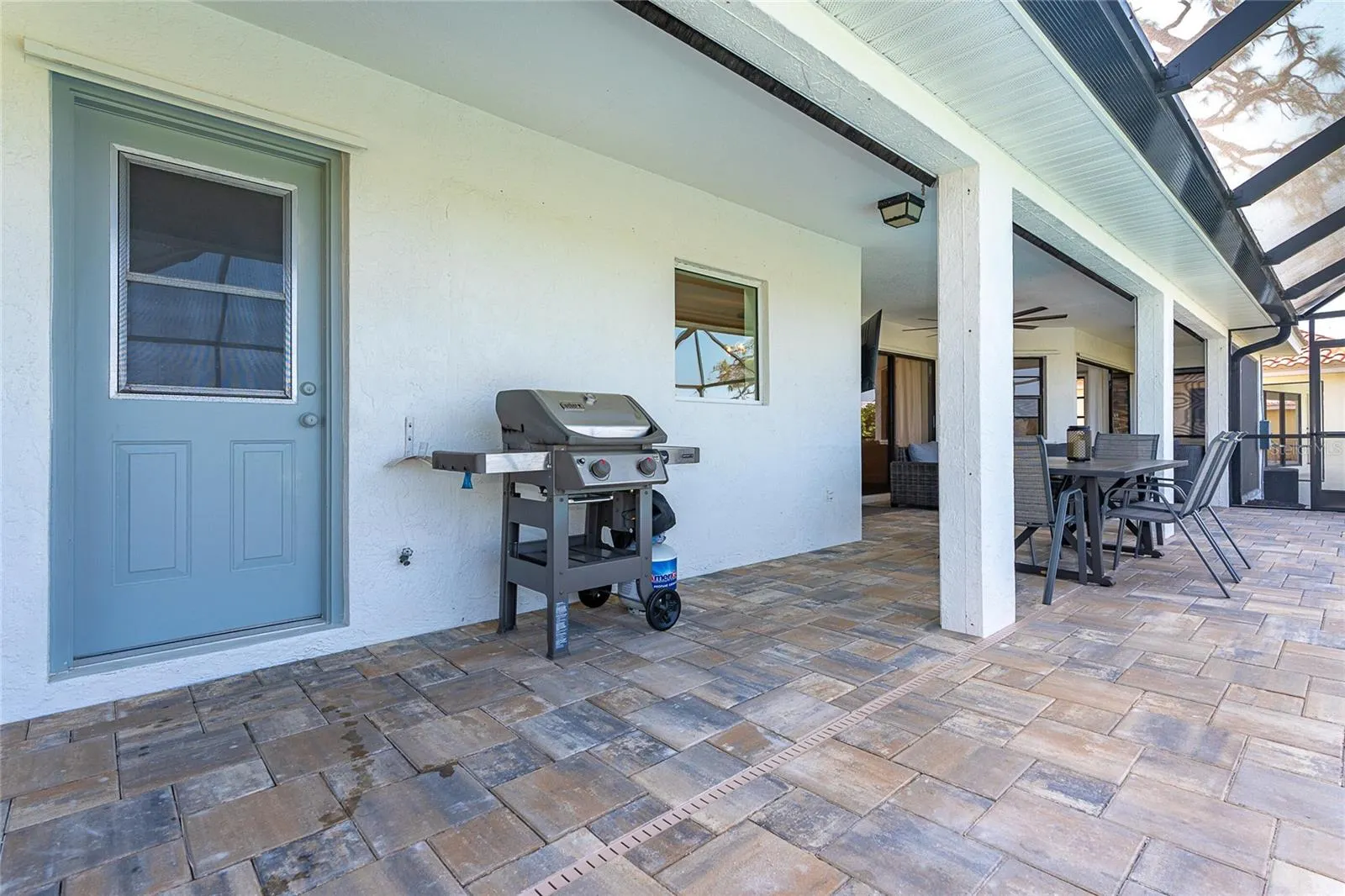 16 LEEWARD DR