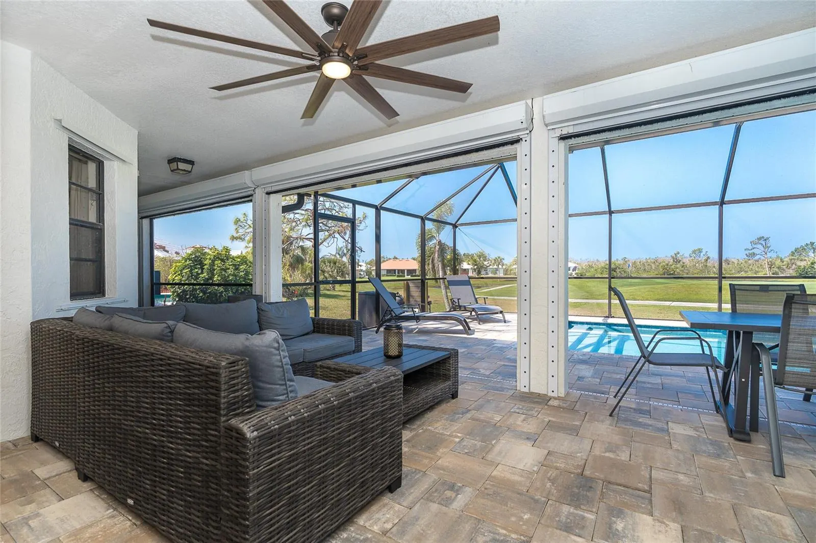 16 LEEWARD DR