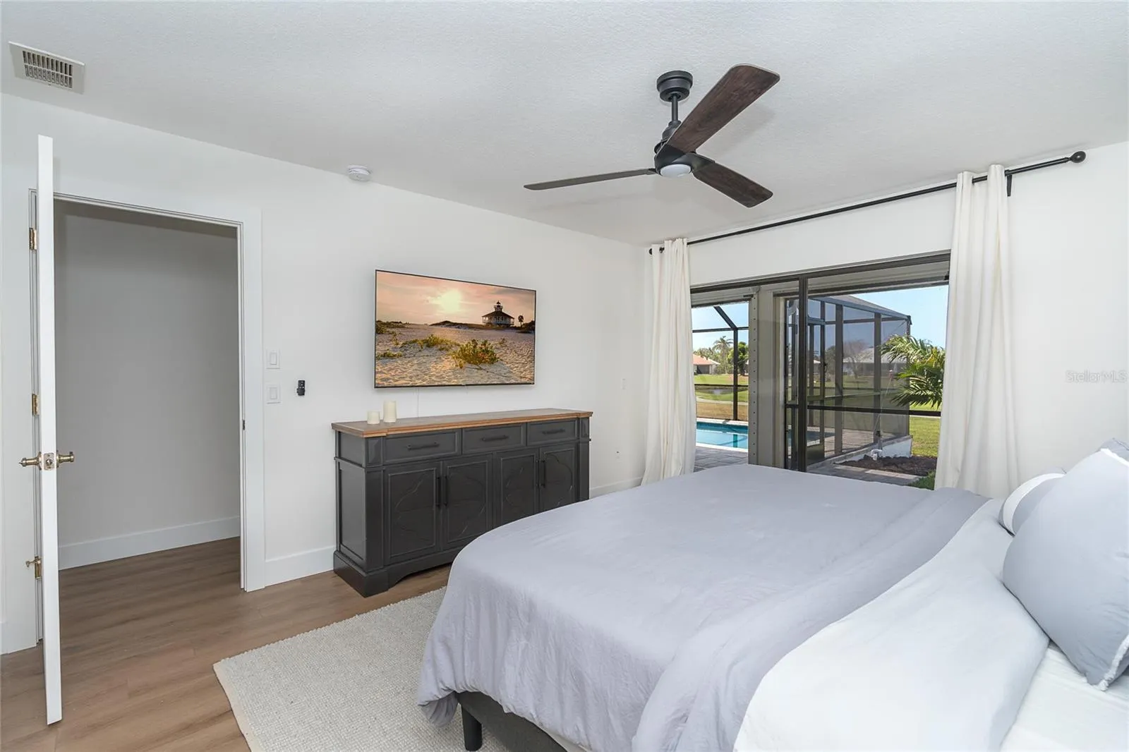 16 LEEWARD DR