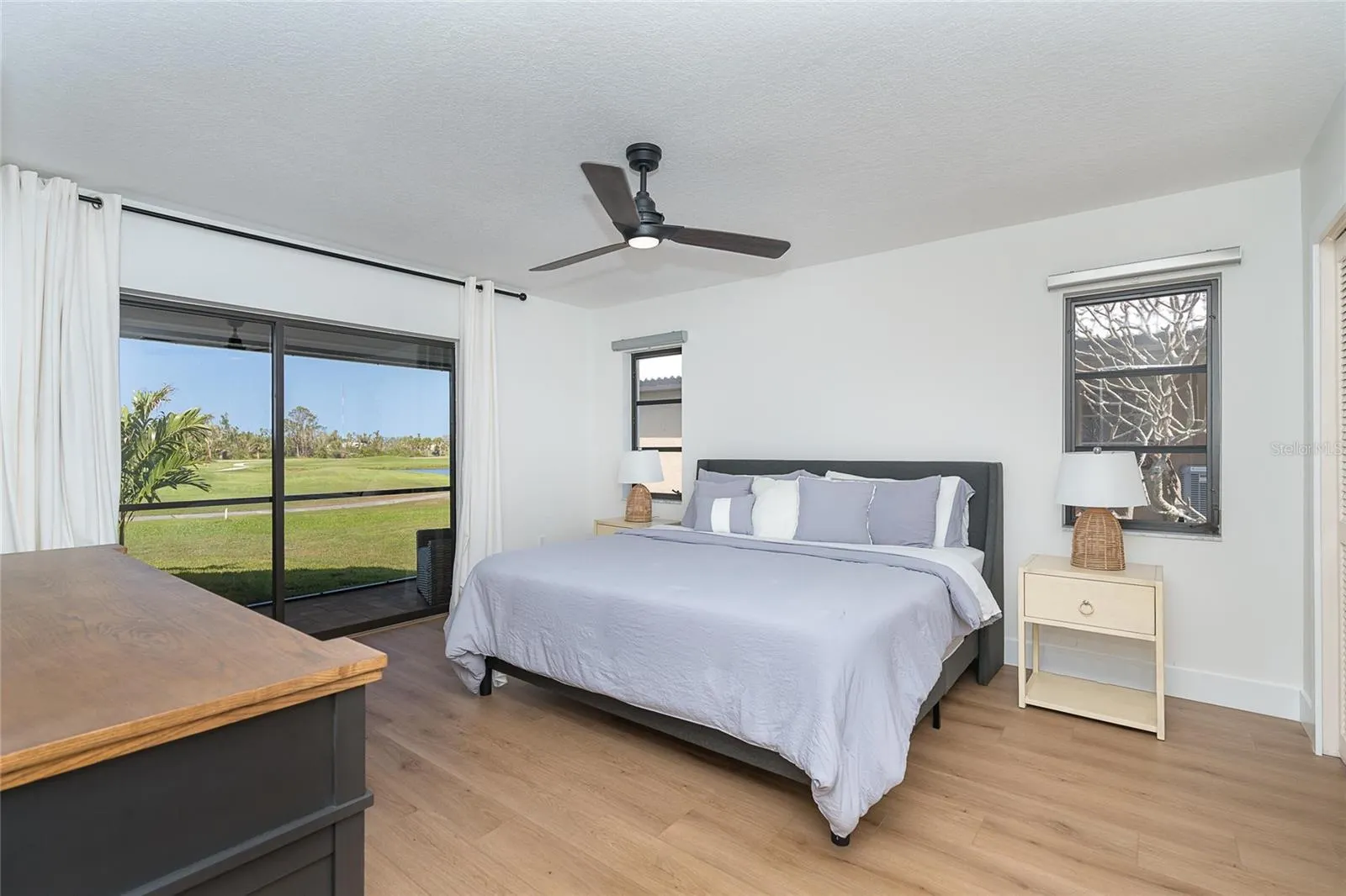 16 LEEWARD DR