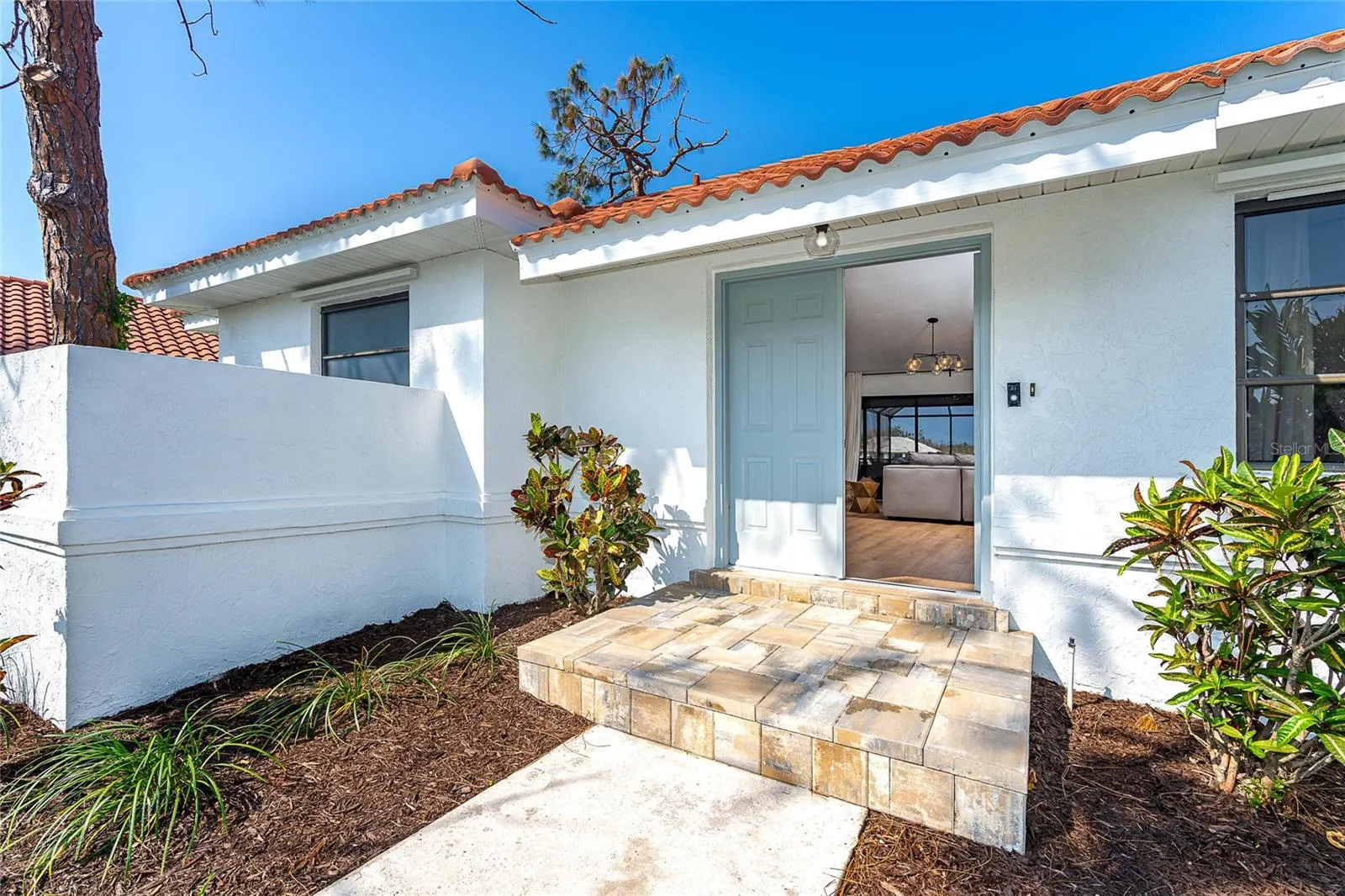 16 LEEWARD DR