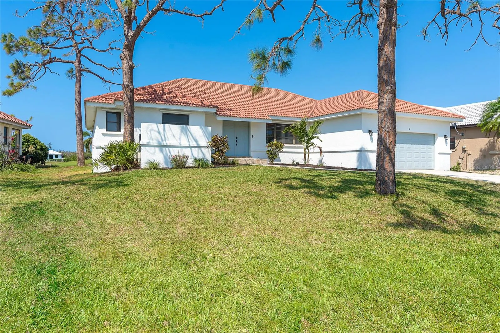 16 LEEWARD DR