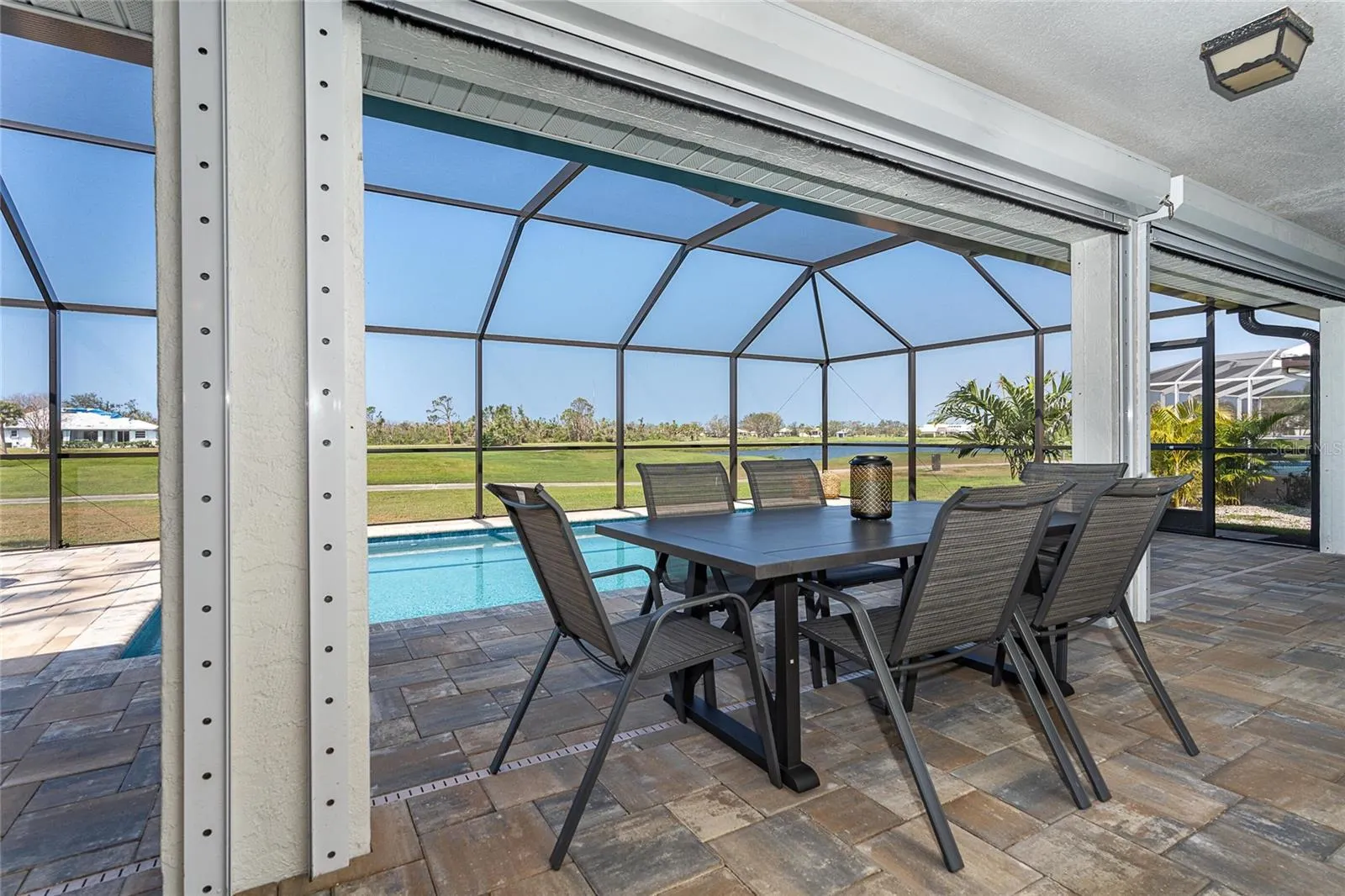 16 LEEWARD DR